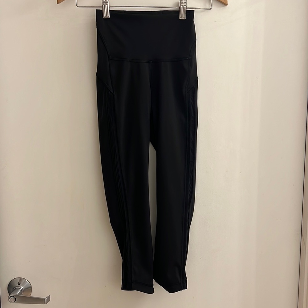 Lululemon Mesh Side Panel Black High Rise Crop Legging Size 2